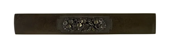 Kozuka with Three Flower Clusters