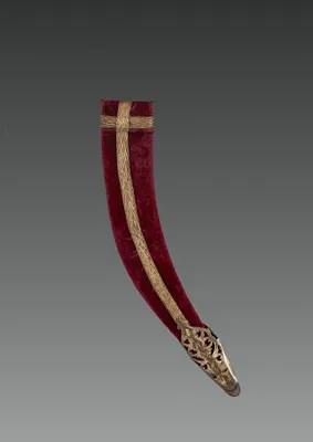Dagger (red velvet case)