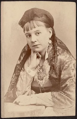 Elise Holt