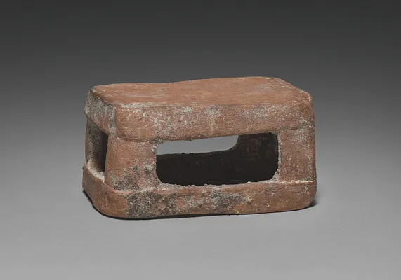 Seated Lord with Removable Headdress: Stool