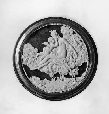 Circular Box with Venus and Cupid