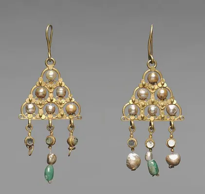 Earring (one of a pair)
