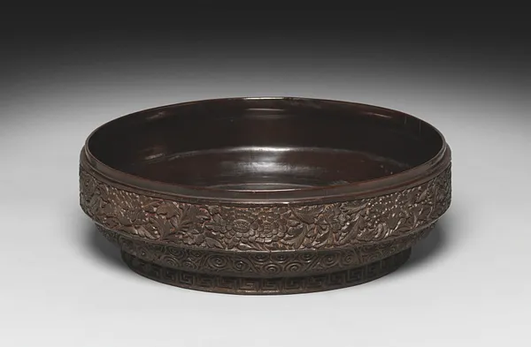 Round Box with Bird and Peonies Design