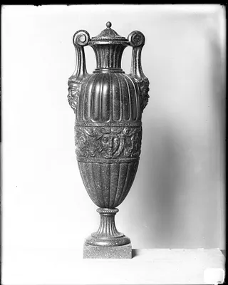 Fluted /carved ornamentation