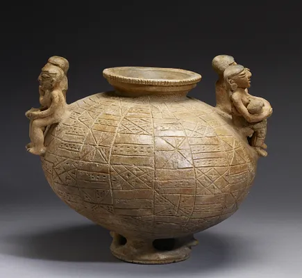Olla with Annular Base and Modeled Figures