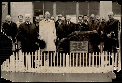 Longshoremen pay respects to war dead