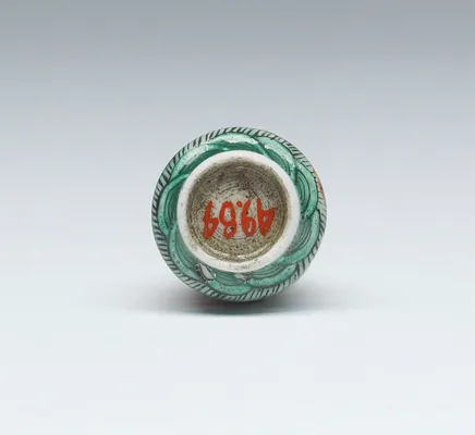 Snuff Bottle with Dragons Chasing Jewel