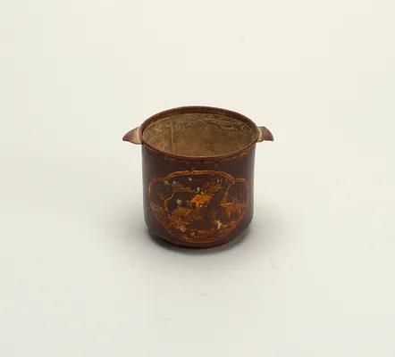 Pair of cachepots and liners