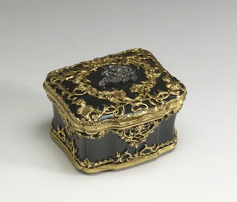 Small Green Jasper Snuffbox with Diamonds