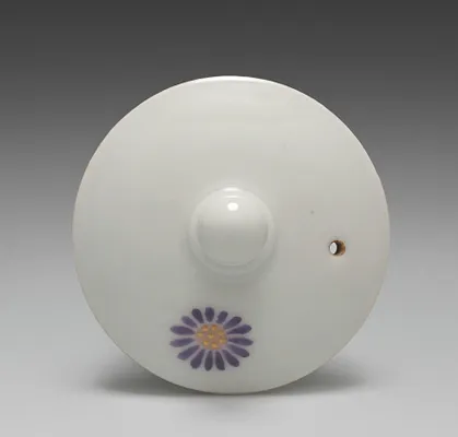 Lid for a Teapot with Chrysanthemum Motifs