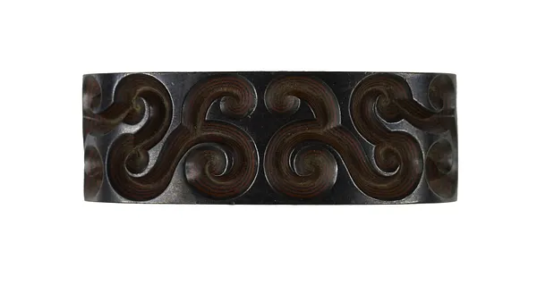 Fuchi with Scrollwork Design