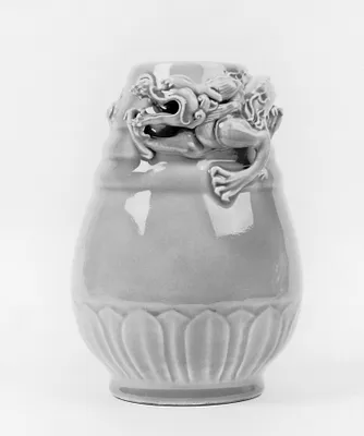 Vase with Dragon