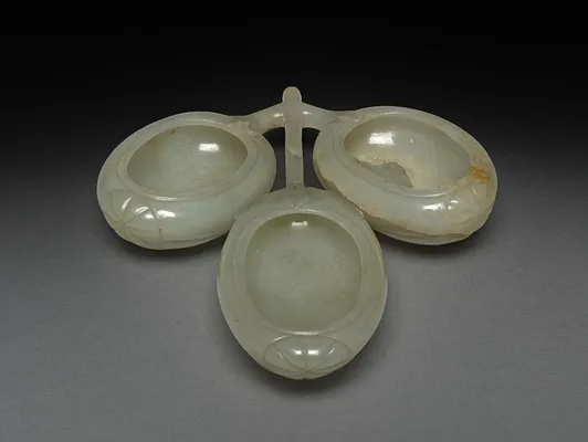 Three-Lobed Dish