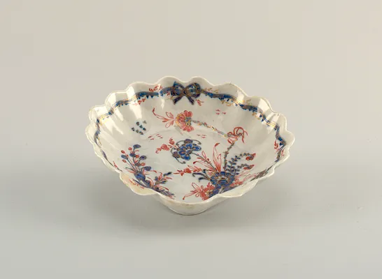 Six Shell-Shaped Dishes