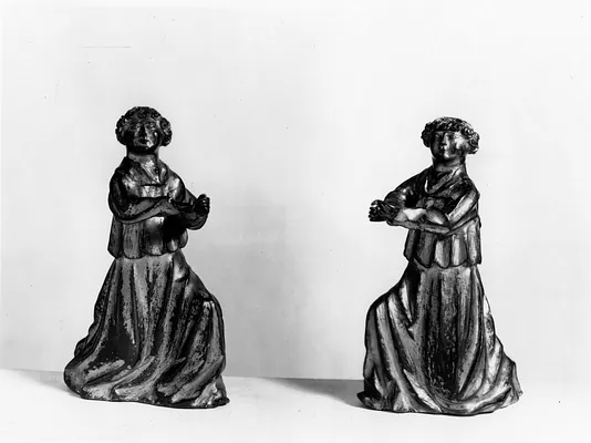 Angel Kneeeling, Facing Right