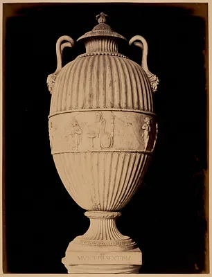 Marble amphora with figured frieze