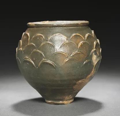 Beaker with Scale Pattern