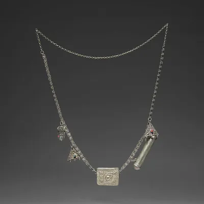 Chain with Two Charm Cases