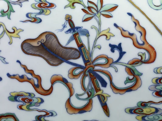 Flask with the “Eight Auspicious Symbols of Buddhism”