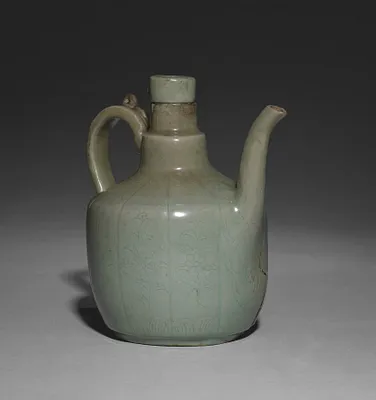 Wine Pot with Incised Chrysanthemum Design