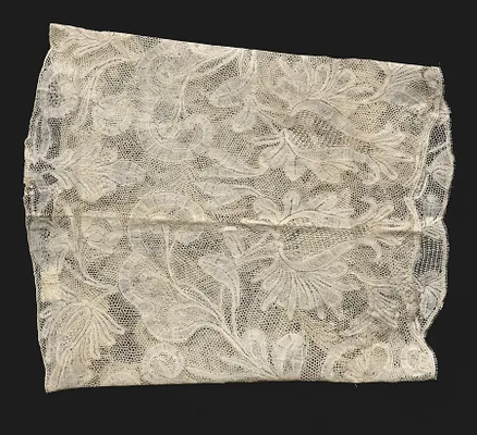 Lace Cuff (one of a pair)