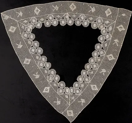 Lace collar