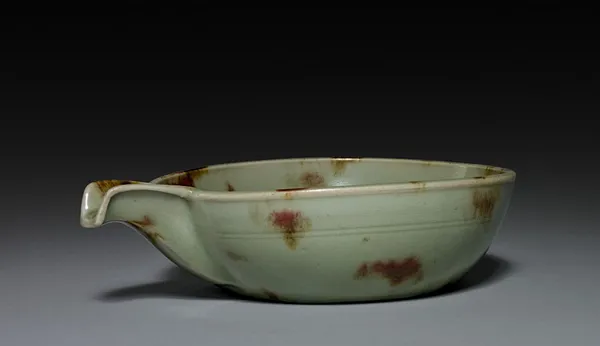 Spouted Bowl