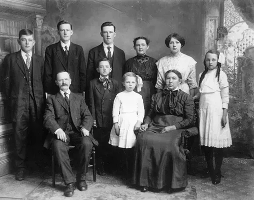 Barney Lutman Family, 1904