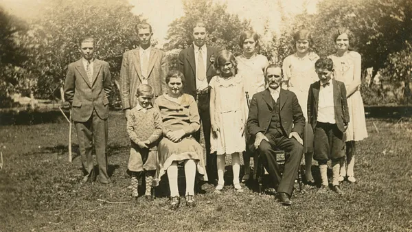 Wilemanhoa and Carl Hoppenworth Family, 1932