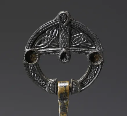 Ring Brooch
