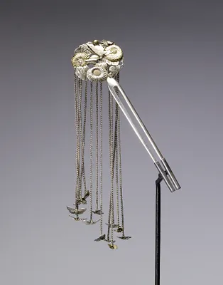Hair Ornament with Design of Chrysanthemums