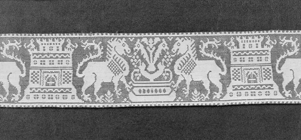 Heraldic design, lions, castles