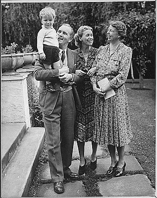 Eleanor Roosevelt, John, John, Jr., and Anna Boettiger