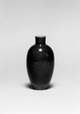 Vase Shaped Snuff Bottle with Blue Glaze