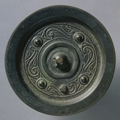 Mirror with Four Nipples, Four Quasi-Dragons, and Birds