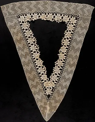 Lace collar
