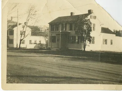 Blue Anchor Tavern, 108 West Main Street