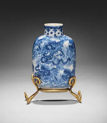 Flattened Ovoid Snuff Bottle with Stopper