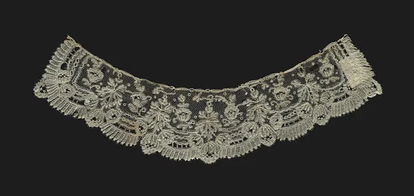 Lace Cuff (one of a pair)