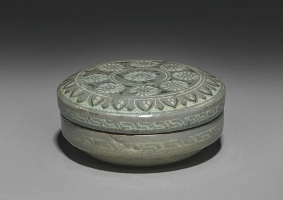 Box and Cover with Inlaid Phoenix Design