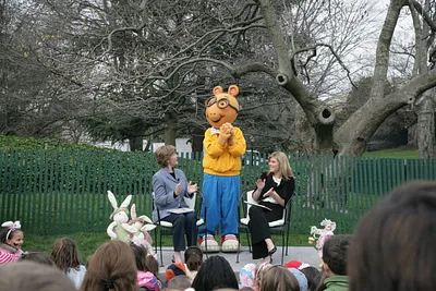 Mrs. Laura Bush and Daughter Jenna Applaud the PBS Character "Arthur"