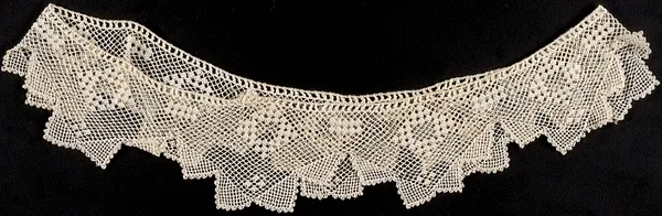 Lace collar