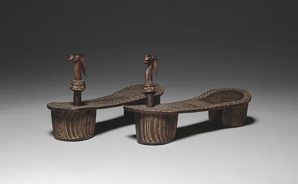 Sandals (mitalawanda / mitawanda) or Clogs (kiatu cha mti)