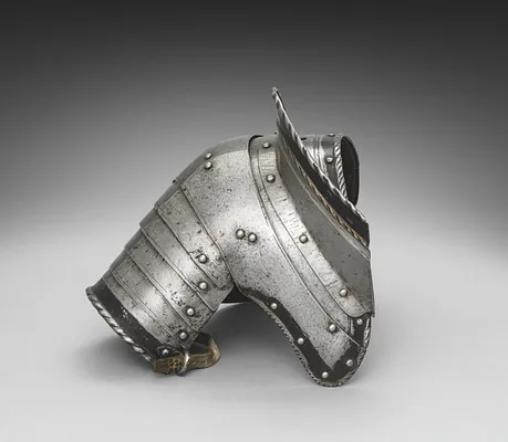 Right Pauldron with Guard Brace