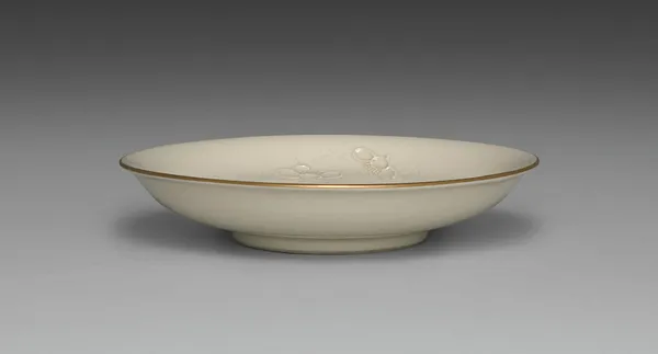 Medium-sized Dish from Dining Set with Plum Blossoms and Cracked-Ice