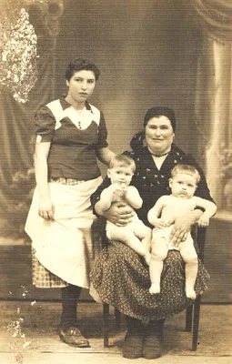 Obiteljska fotografija iz Kolarevog Sela