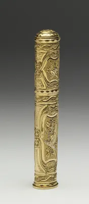 Étui with Military Trophies