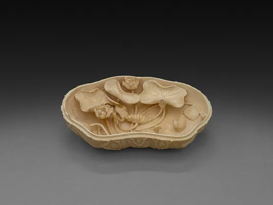 Box in Form of Lotus Leaf