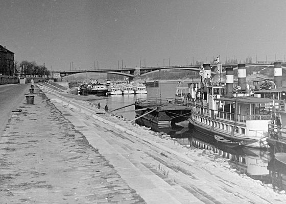 Riverside Scene at Bem József téri