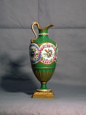 One of a Pair of Pitchers (Vase en burette)
